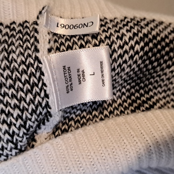 New York & Company Love oversize sweater. Colour block black and white. - Picture 7 of 9